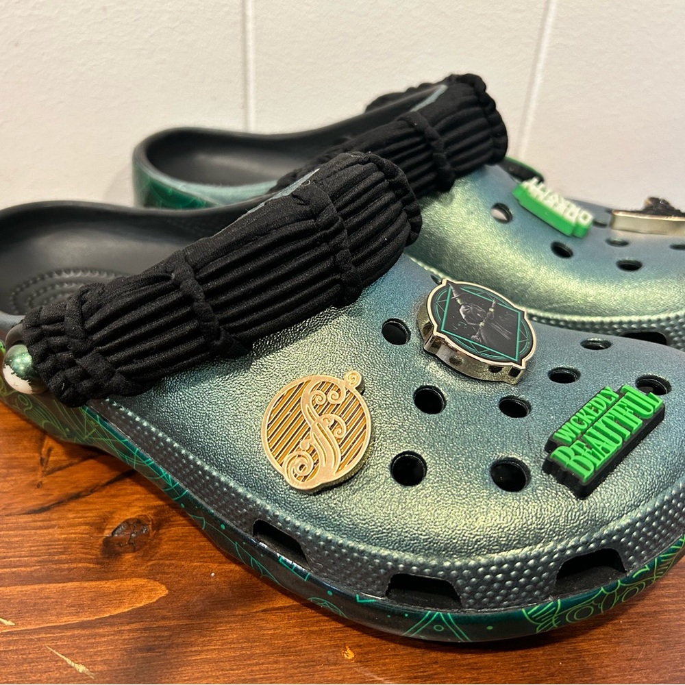 CROCS Wicked Elphaba Classic Clogs, Women’s 9, Men’s 7